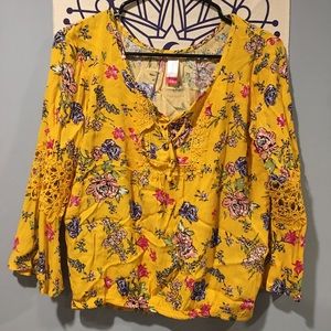 Floral hippie style long sleeve, SIZE US W SMALL.
